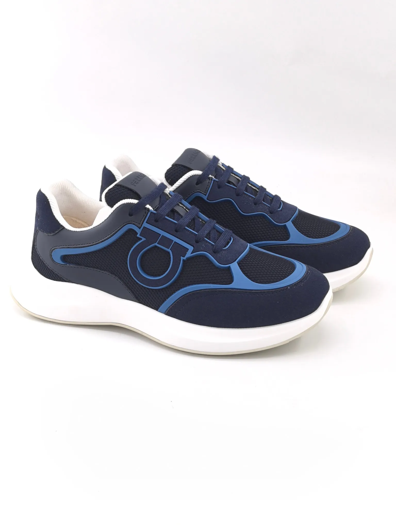 [Ferragamo] Top P: 740💰 Size: 39~44 (38 45 custom-made, non-refundable) 2025 Ferragamo men's new casual sports shoes, sports fashion charm, classic matching colors, elegant style and casual charm complement each other, showing urban fashion style. Rich colors interweave with modern charm, and simple lines outline the silhouette of the bag, interpreting casual aesthetics. Imported calfskin + first layer suede + TPU outsole